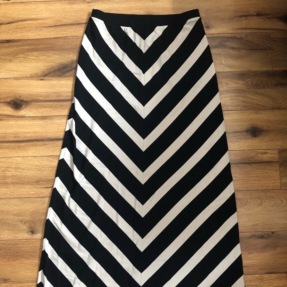 White House Black Market maxi skirt size xs NWT